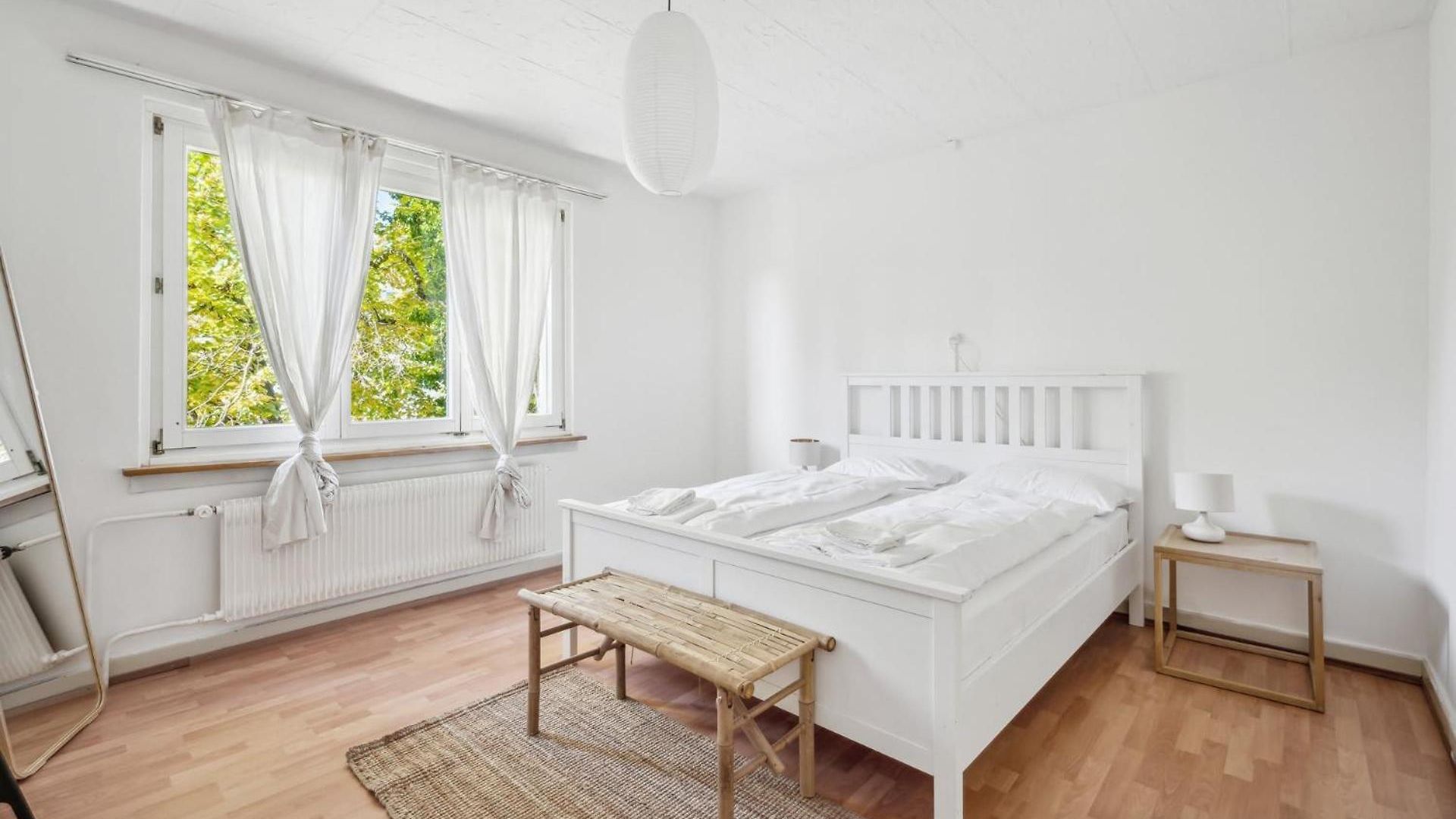 Homey Comfort In Oerlikon Apartment *