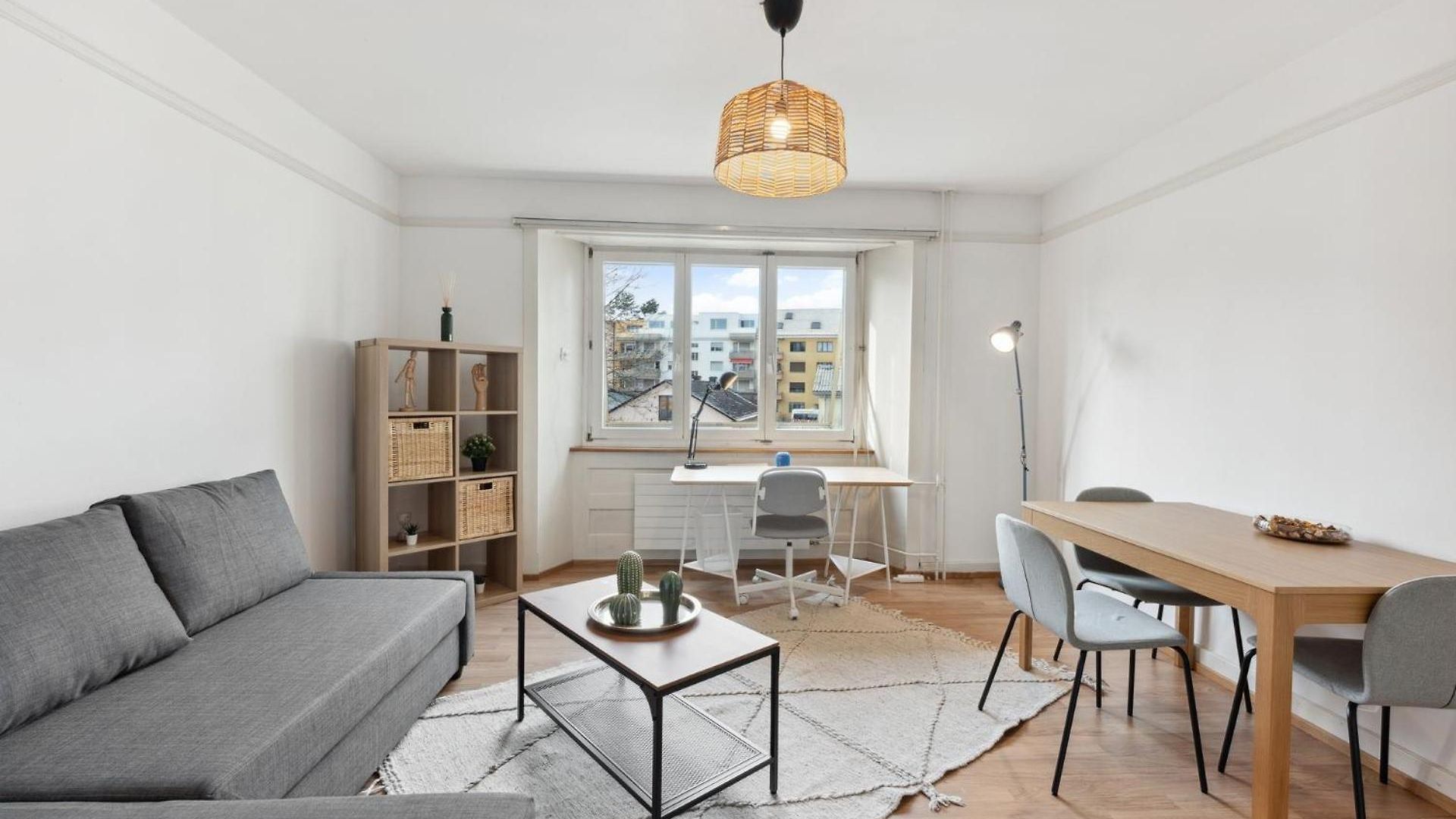 Homey Comfort In Oerlikon Apartment *