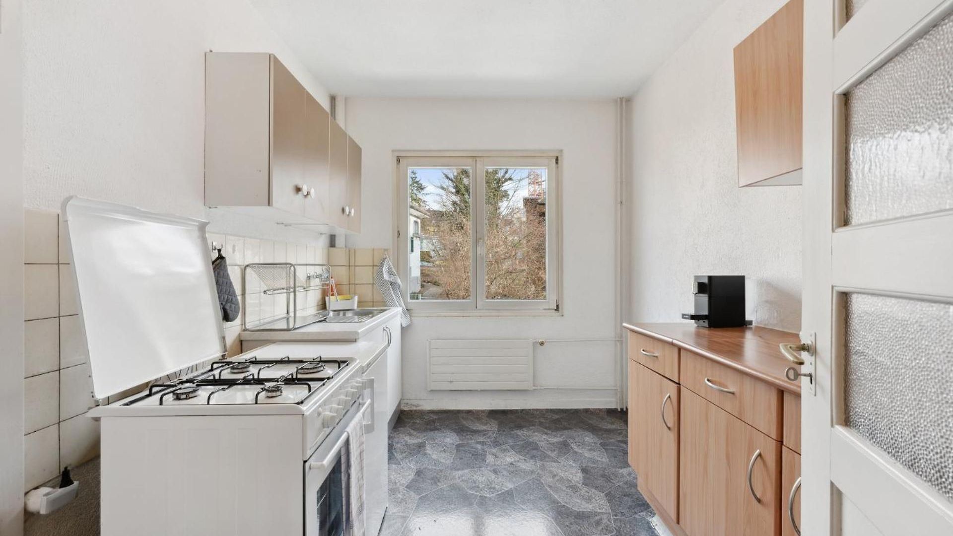 Homey Comfort In Oerlikon Apartment