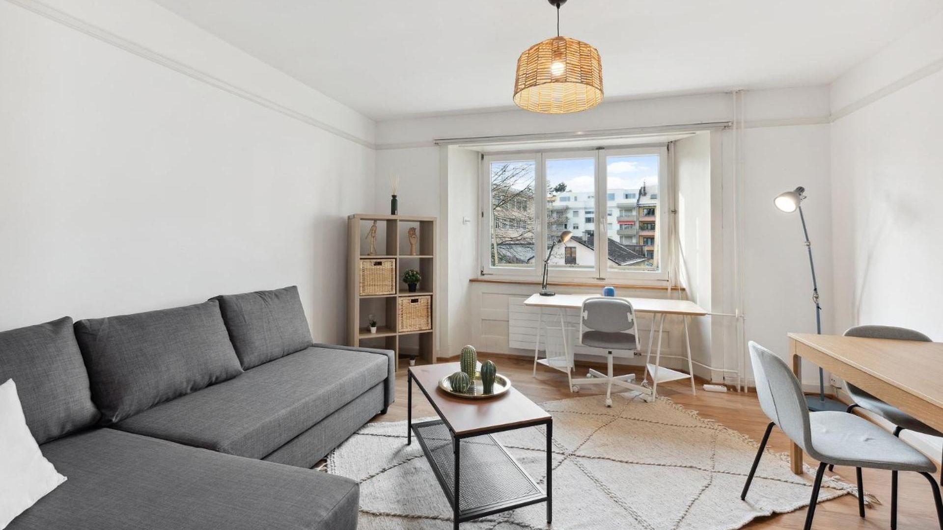 Homey Comfort In Oerlikon Apartment *