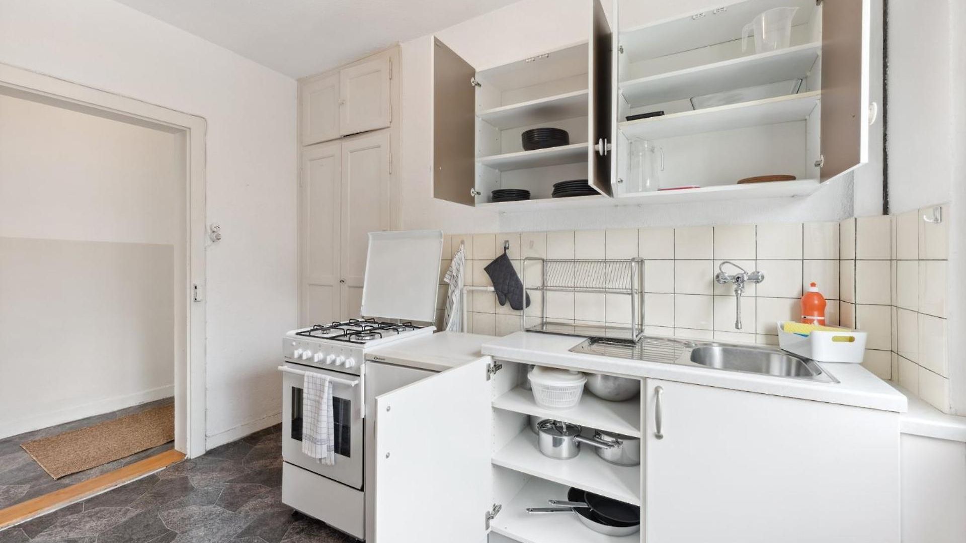Homey Comfort In Oerlikon Apartment *
