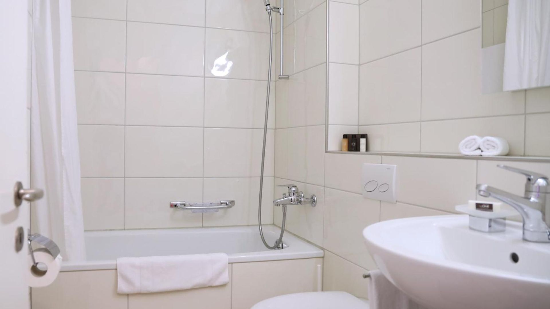 - Forchstrasse Apartment Zurich