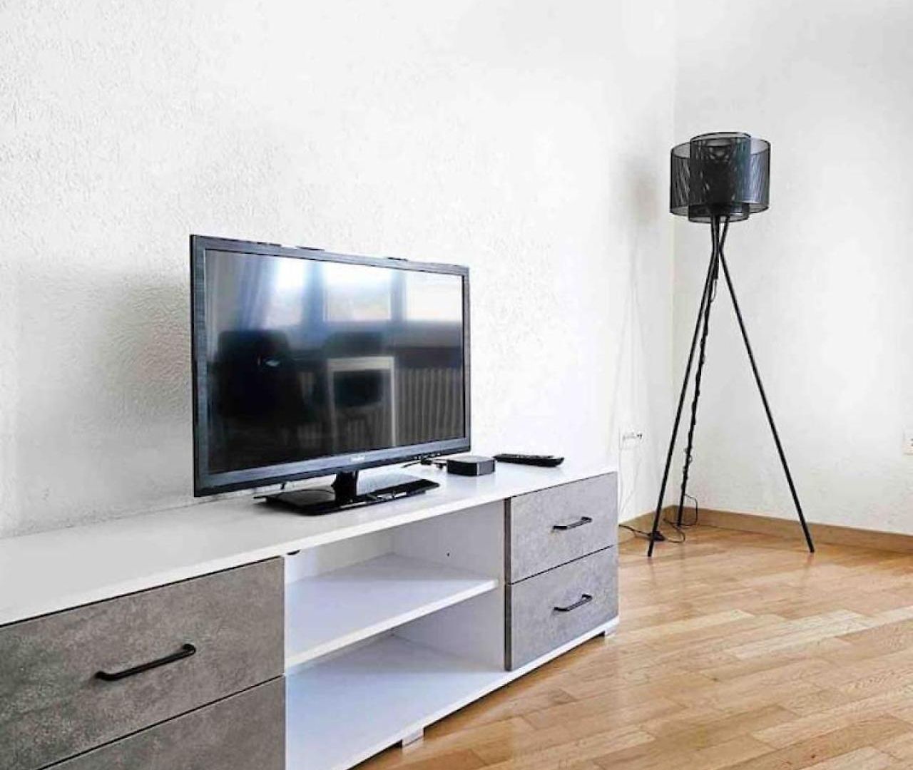 Apartment Delta - Baumackerstrasse - Self Check-in Zurich
