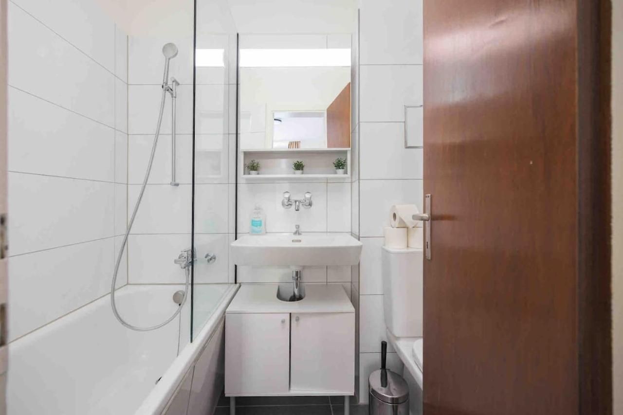 Urban Oasis With Queen Bed And View Be-12 Apartment Zurich