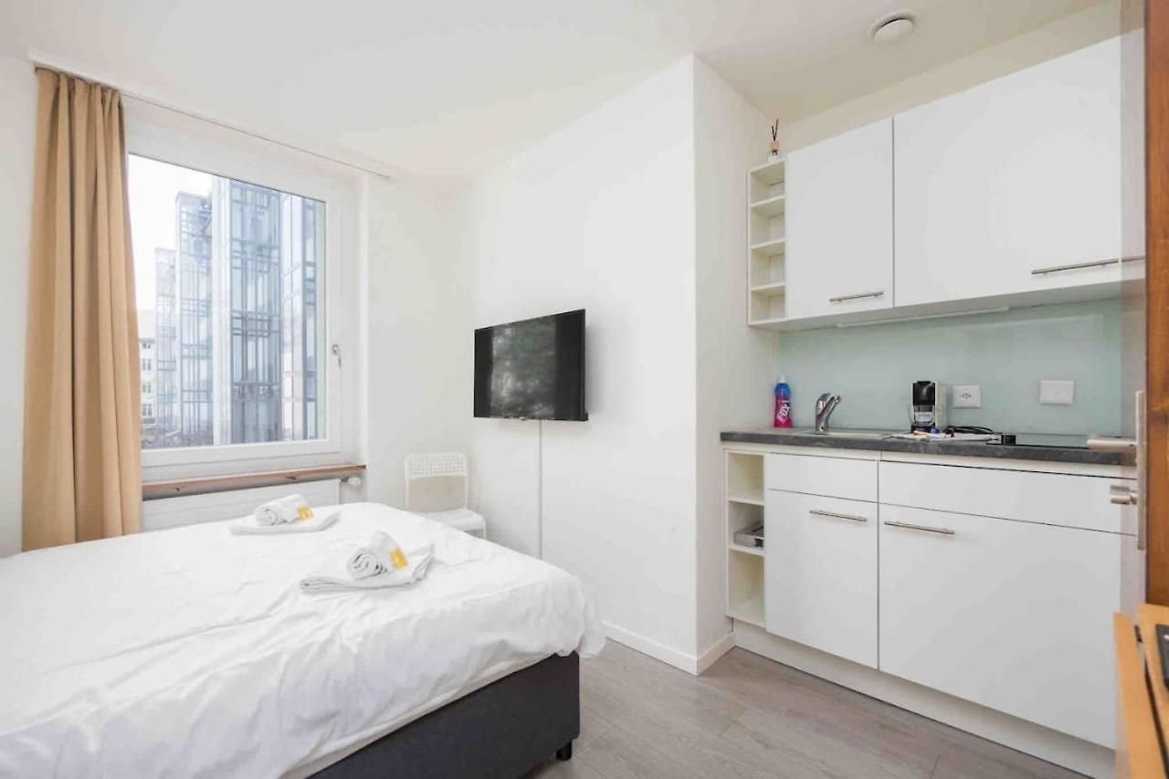 Apartment Urban Oasis With Queen Bed And View Be-12
