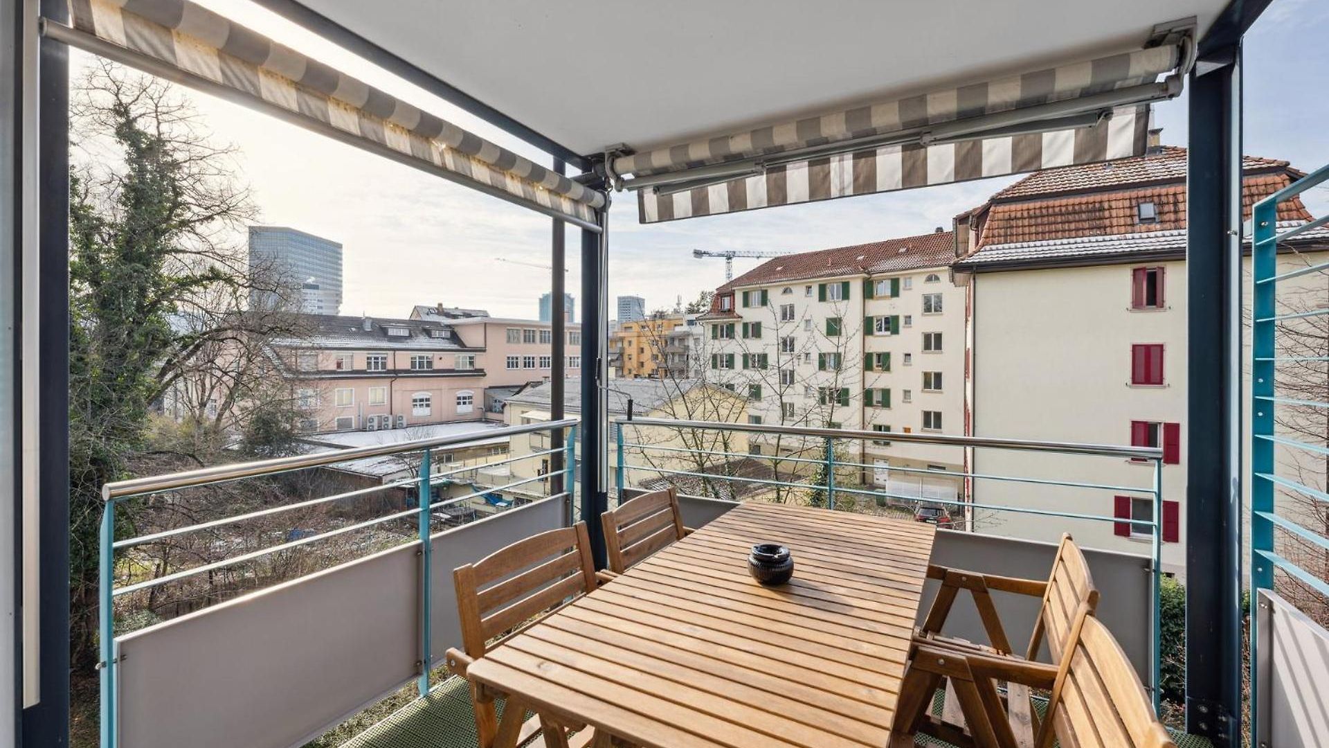 Apartment Comfortable In Oerlikon 20 Minutes Away From Airport Zürich