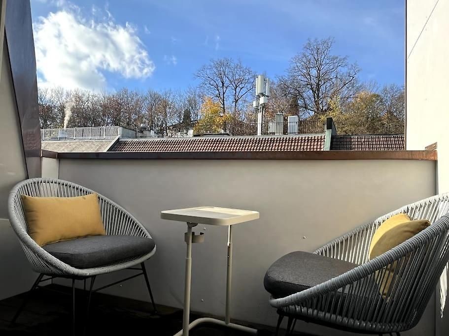 Apartment Premium Penthouse - Ac, Laundry, Balcony, Parking