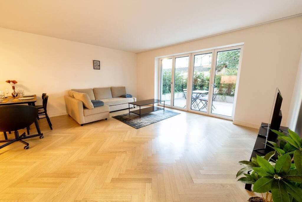Ground Floor - Peaceful Living In The Of Apartment Zürich