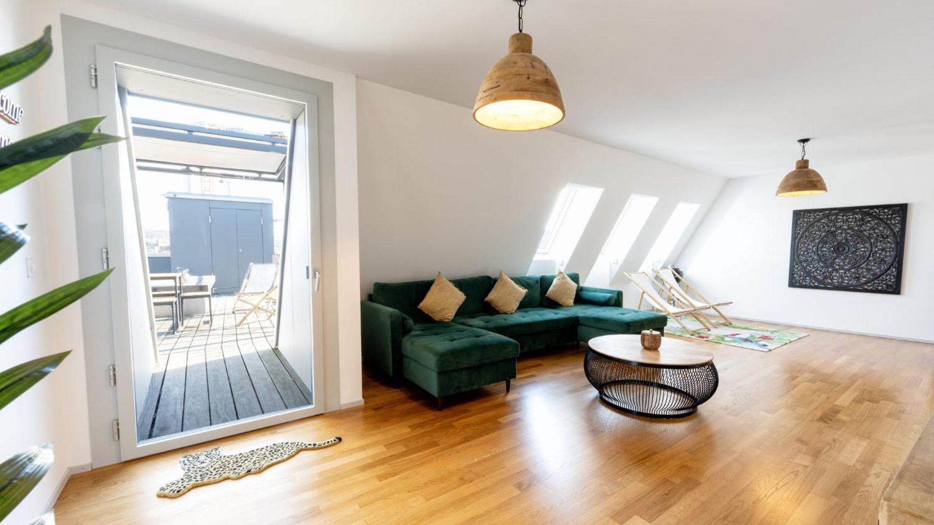 Urban Rooftop Getaway Apartment *