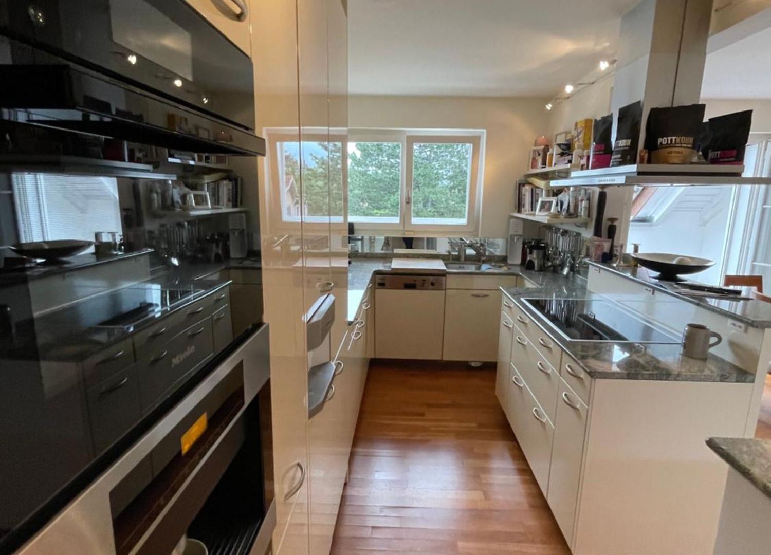 Apartment Spacious And Stylish In