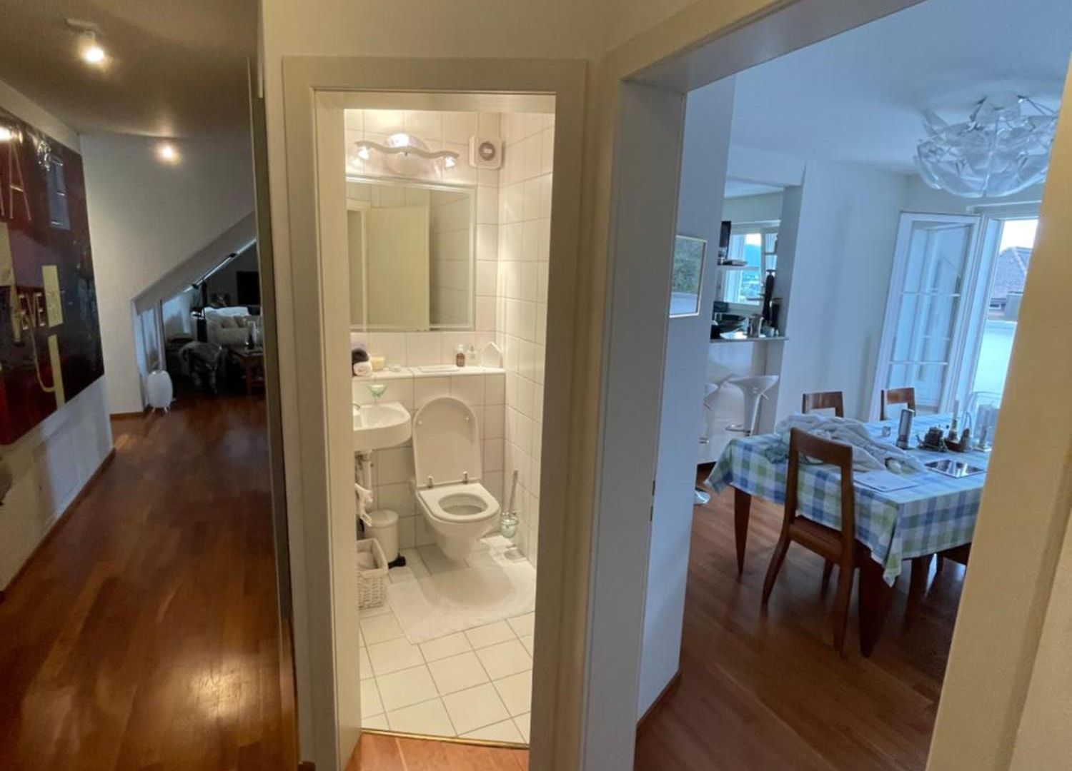 Spacious And Stylish In Apartment