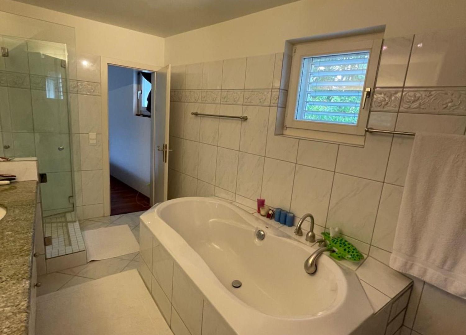 Spacious And Stylish In Apartment *