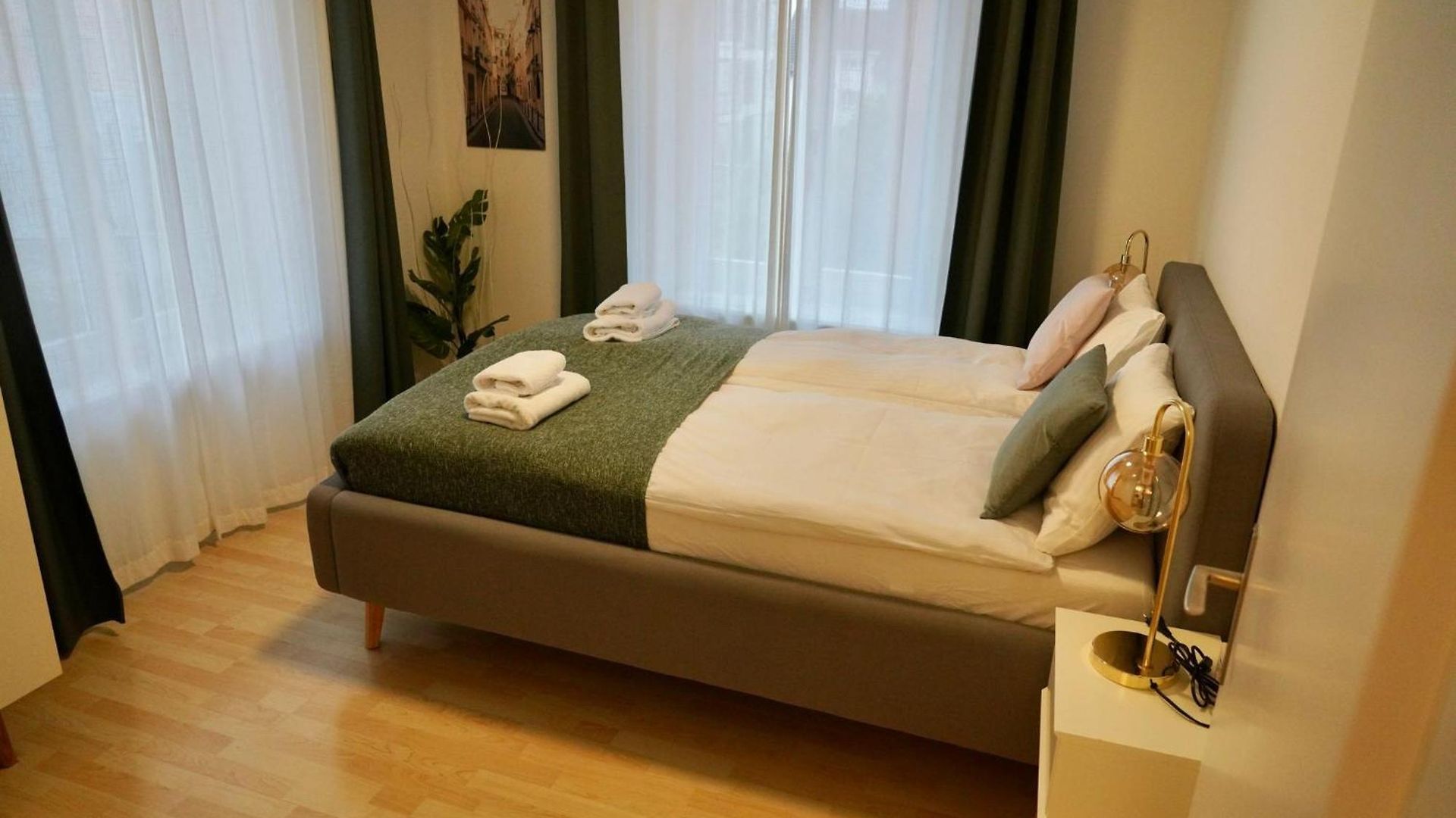 Swiss - 2 Bedroom Close To Eth *