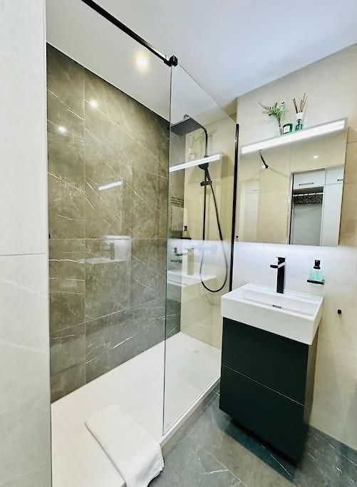 Modern With Air Condition & Balcony Apartment *
