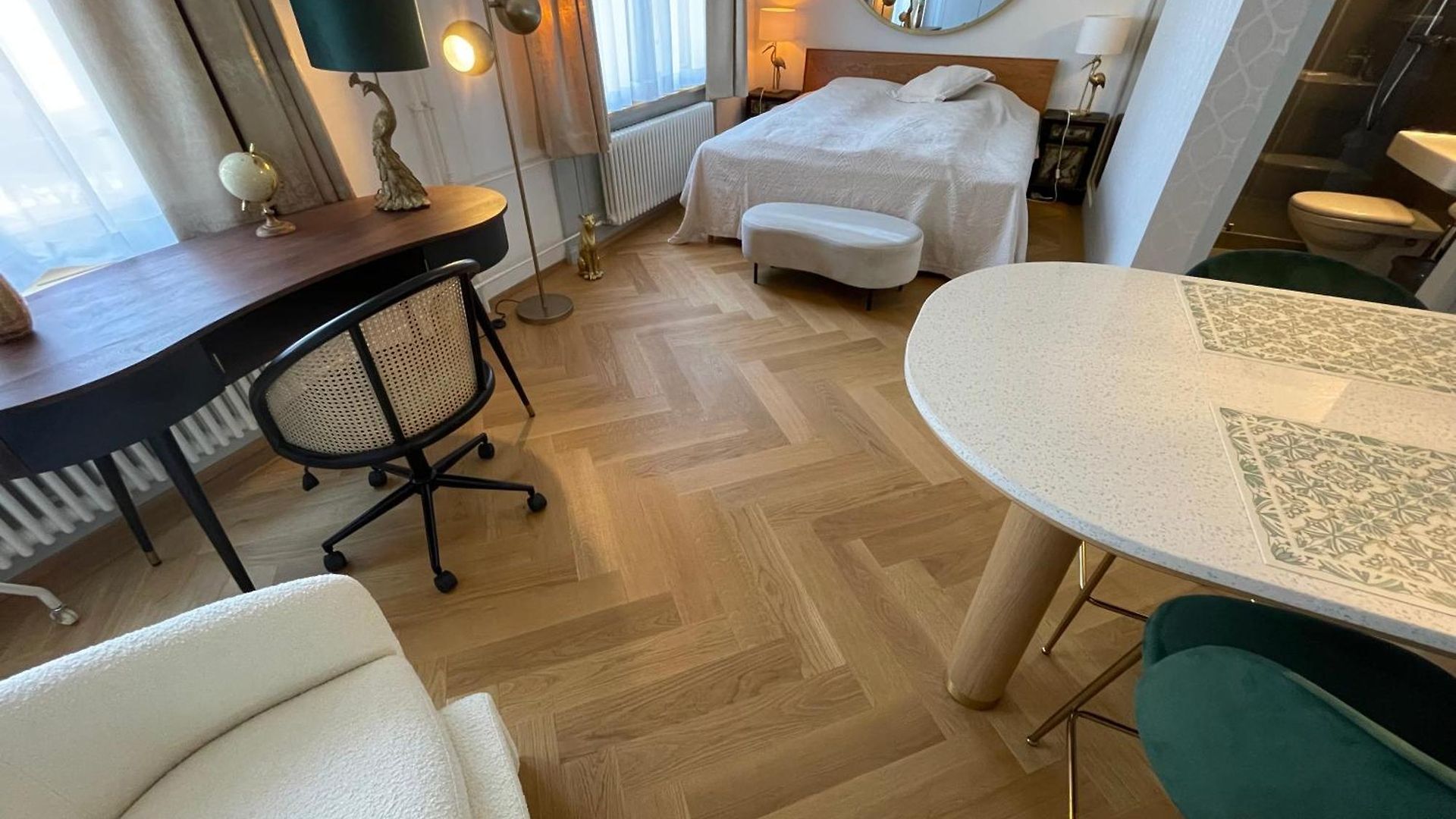 Exclusive Next To Main Station Apartment