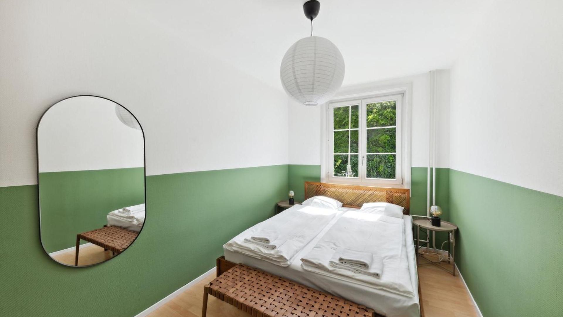 Centrally Located House With Garden *