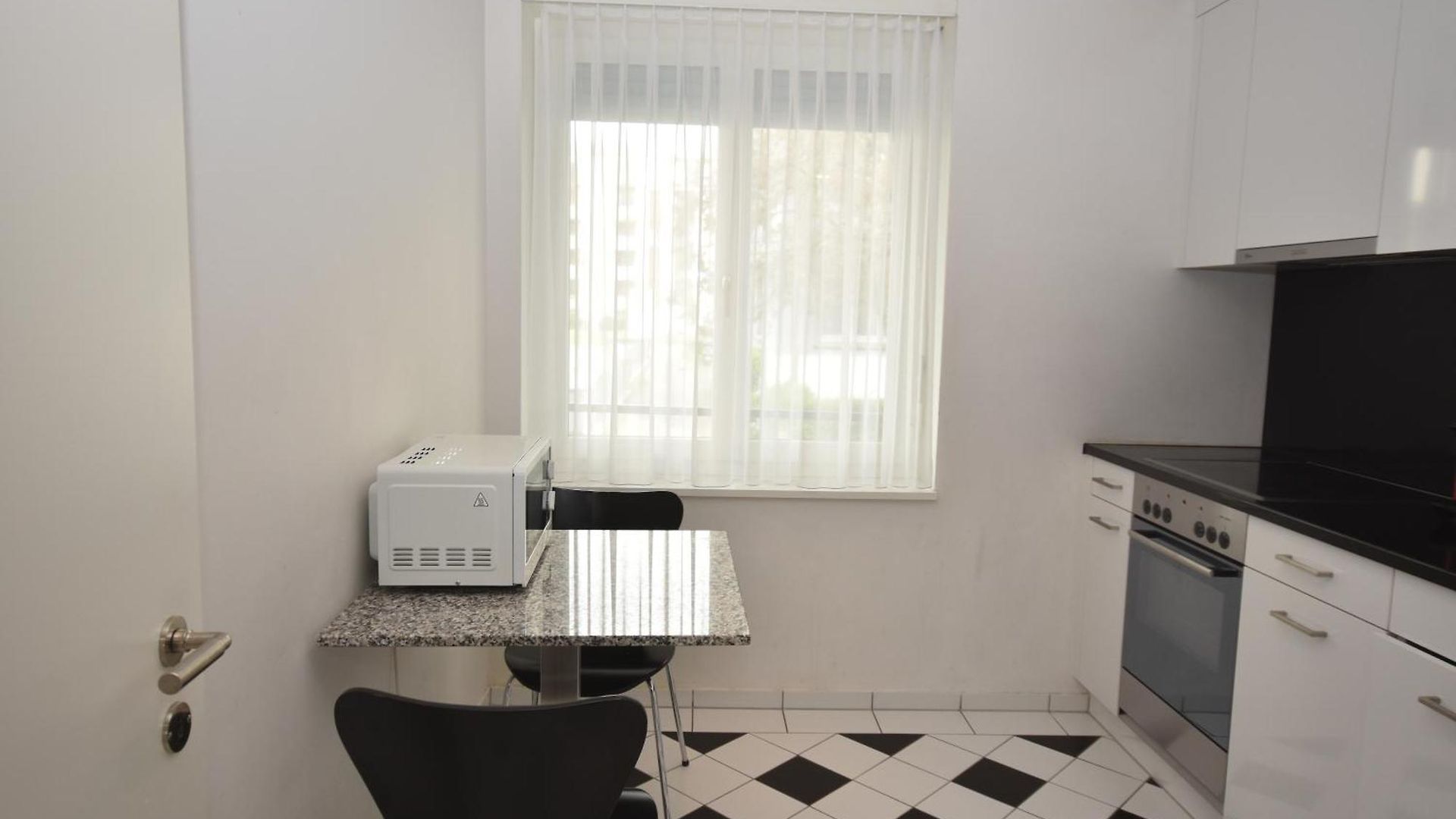 Stylish 2br Near - Flower 3 Zurich