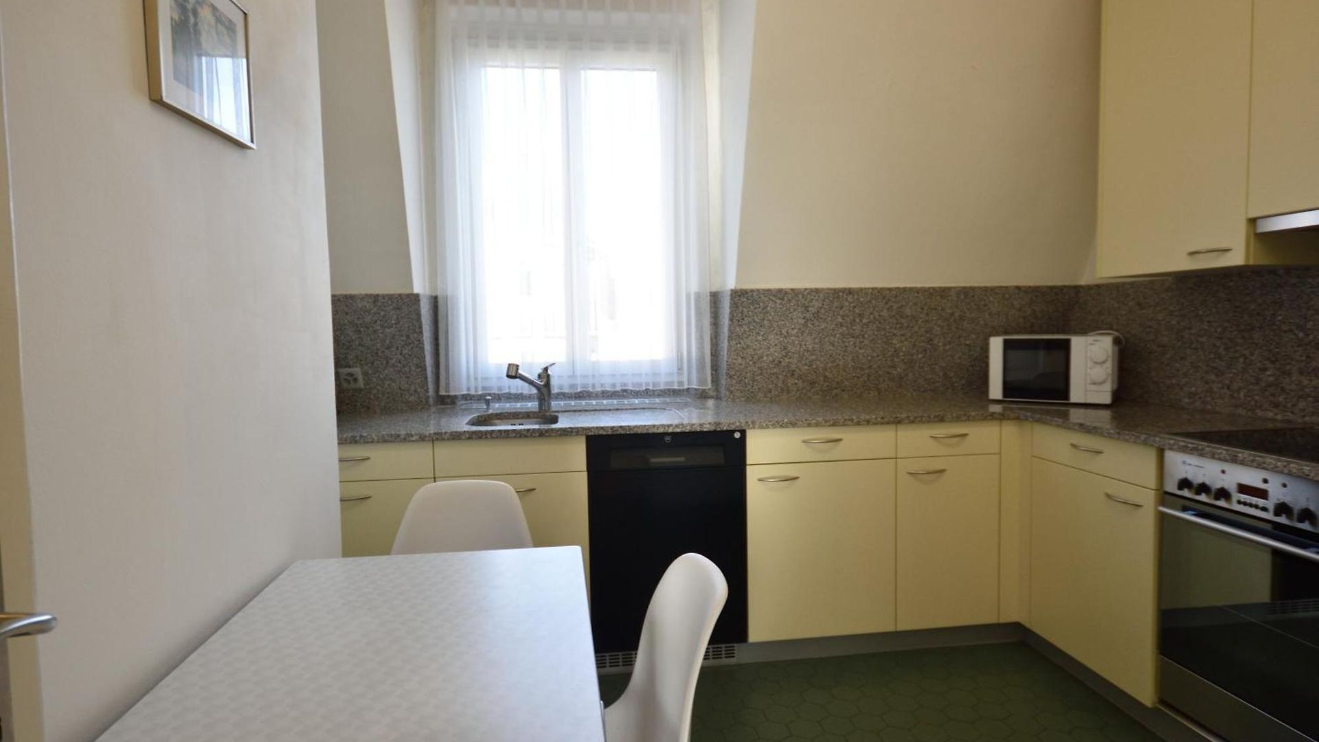 Cosy 2-bedroom Near - Stardust 31 Apartment