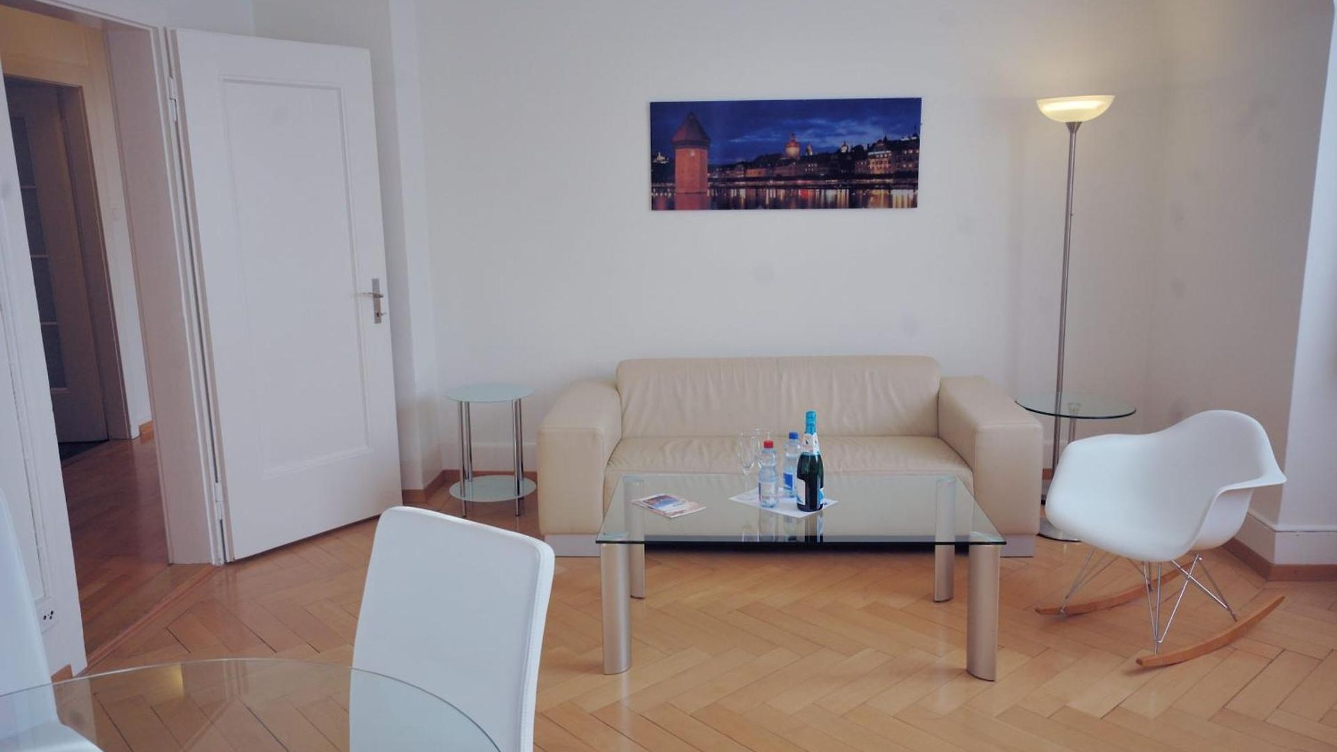 Spacious 2-bedroom Near - Stardust 32 Apartment Zurich