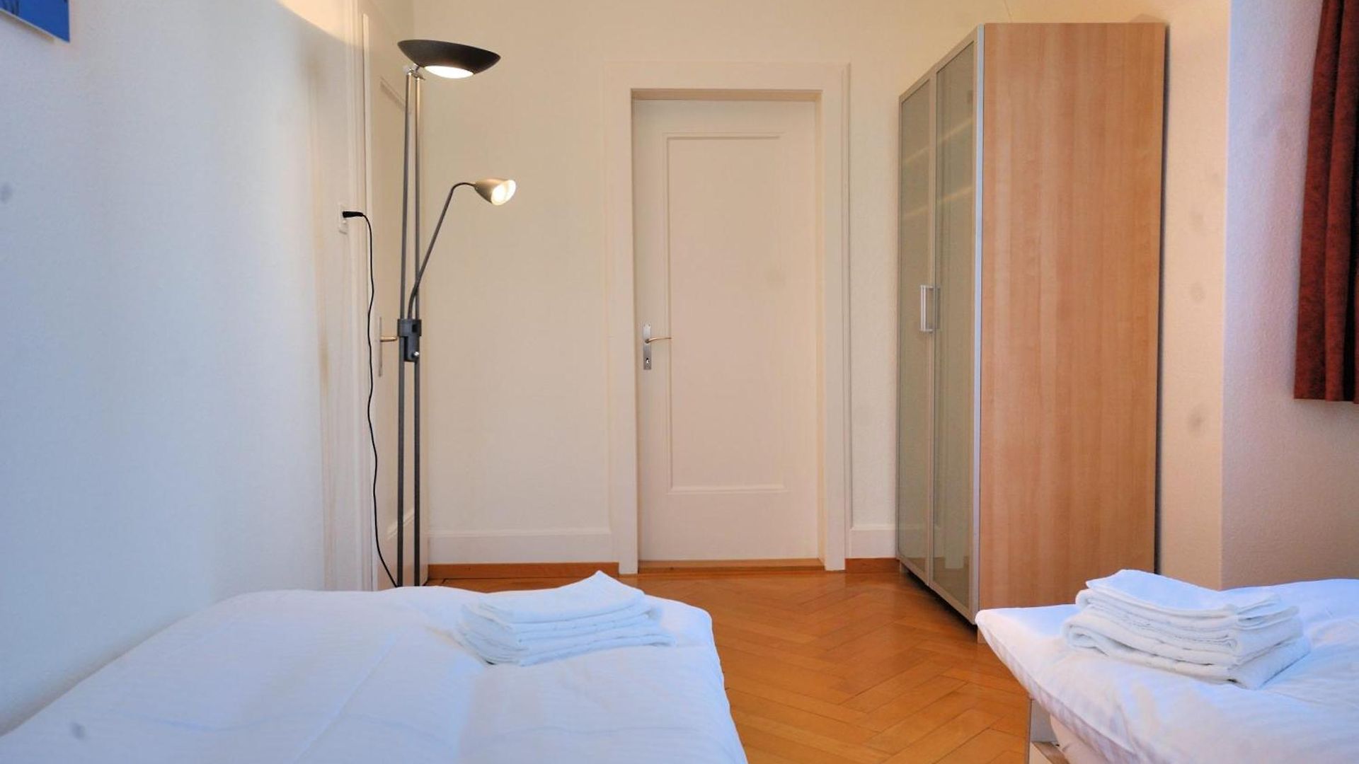 Spacious 2-bedroom Near - Stardust 32 *