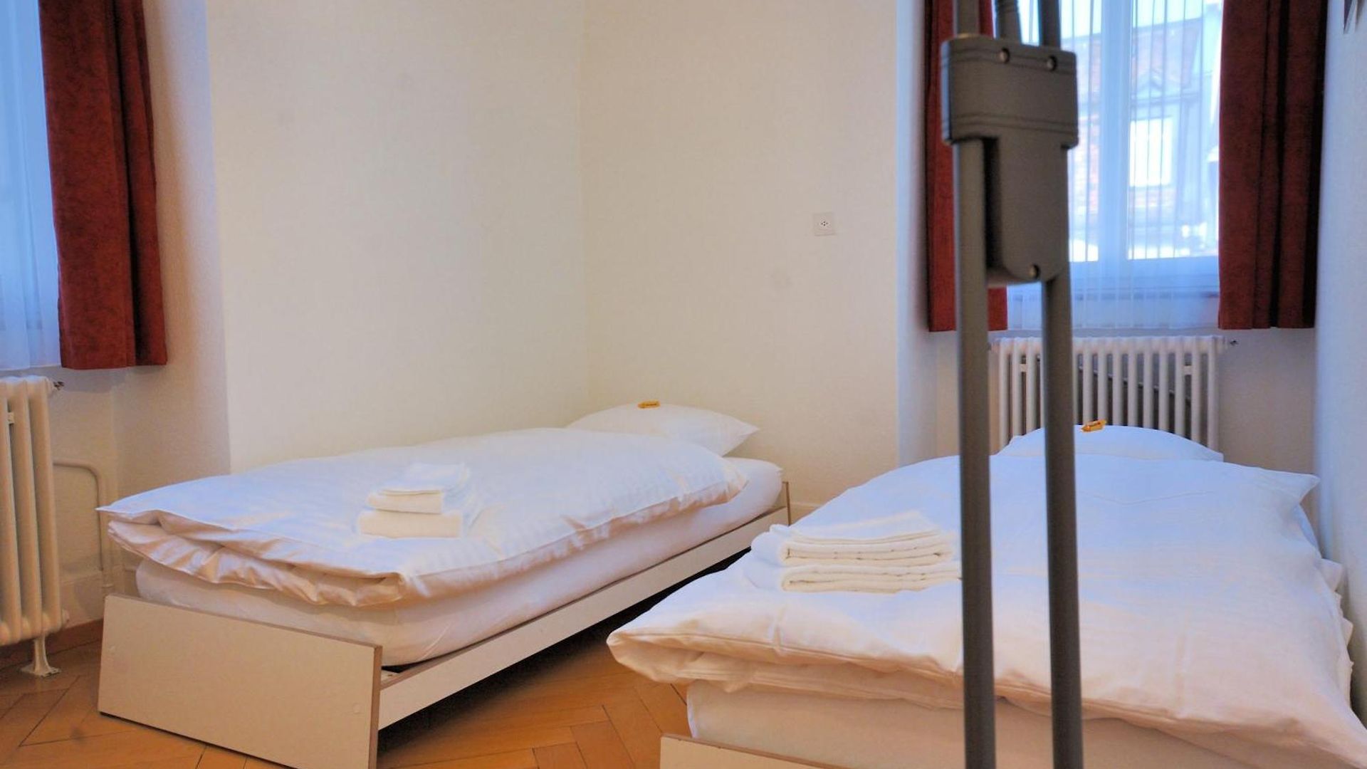 Spacious 2-bedroom Near - Stardust 32 Zurich