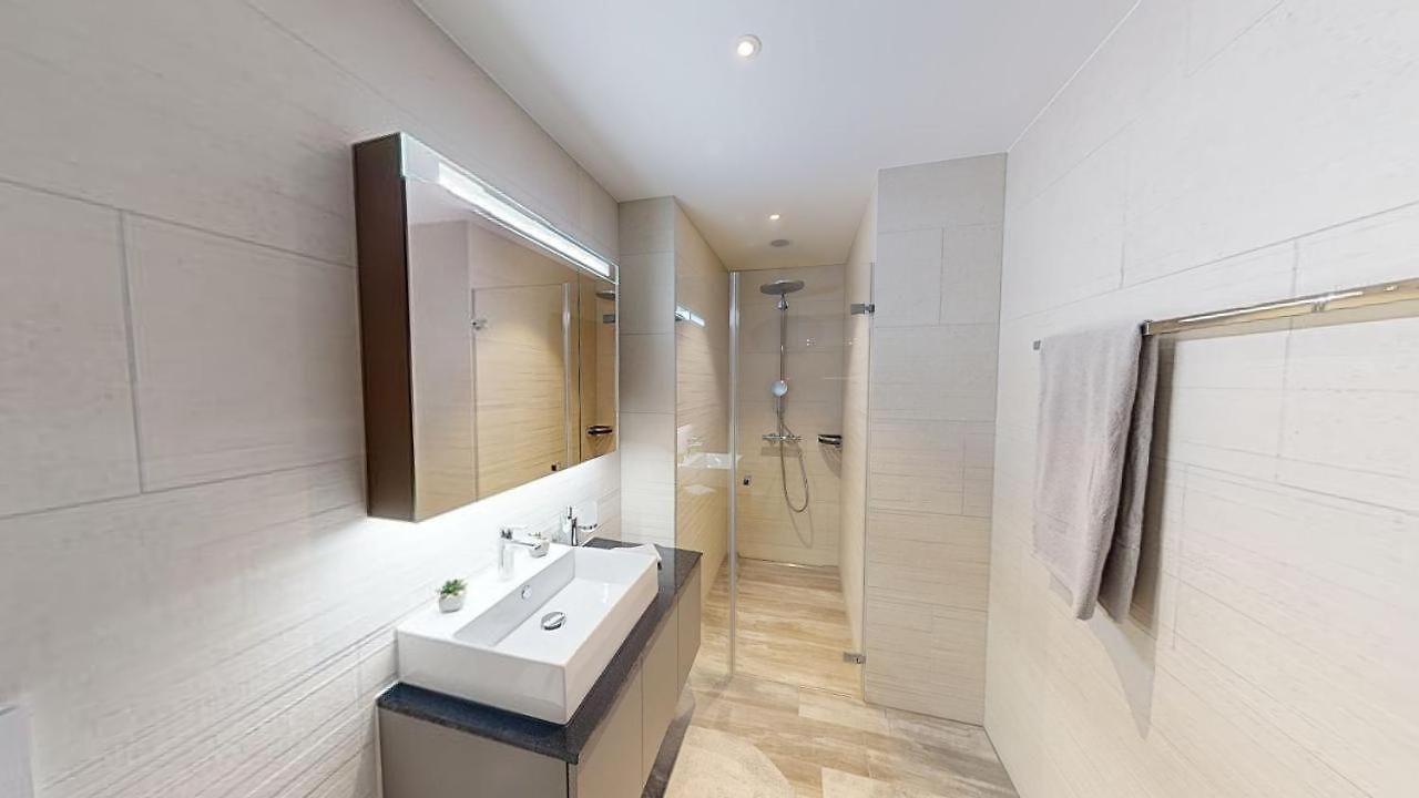Spacious 1 Bedroom With Balcony Apartment