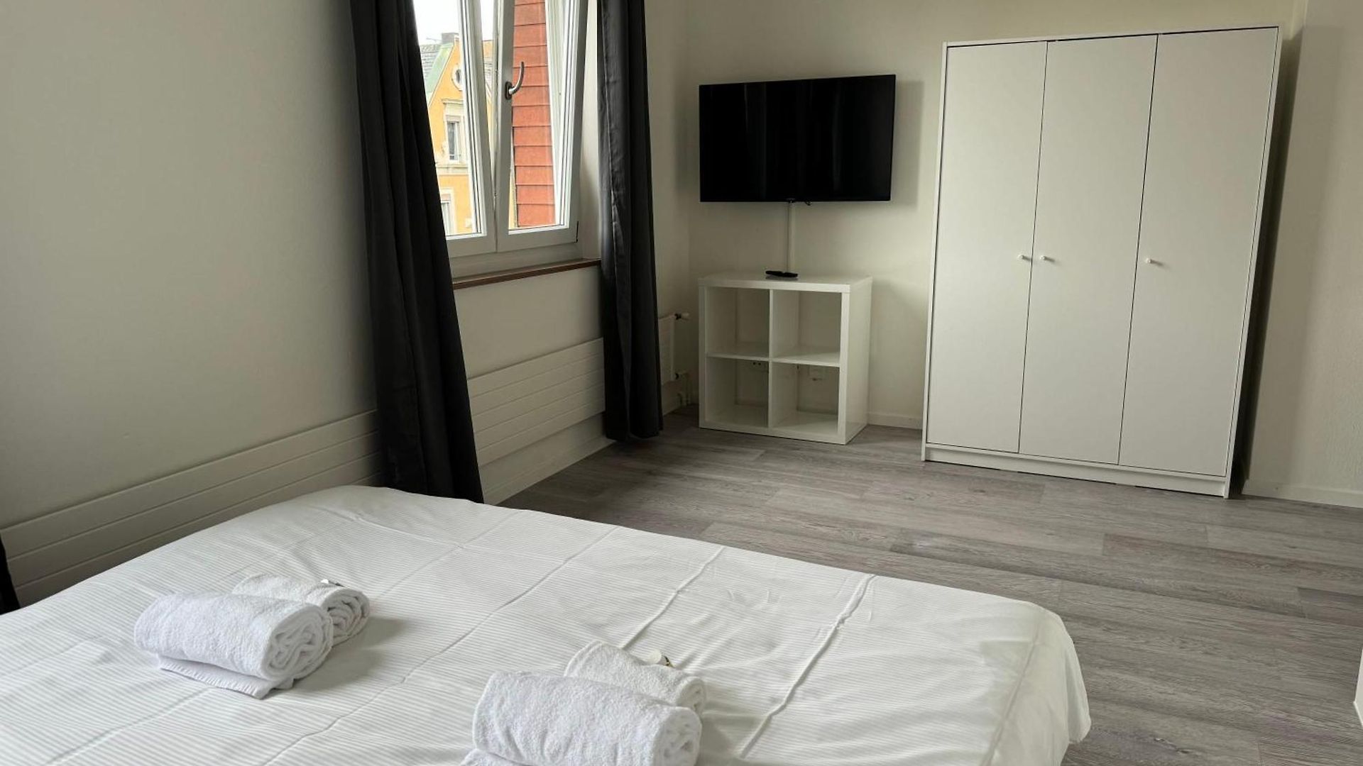 Apartment Urban Oasis With Queen Bed And View Be-54 Zurich