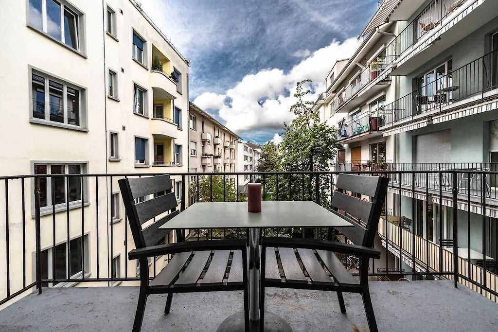 And Big 1 Bedroom Flat Center/near Apartment