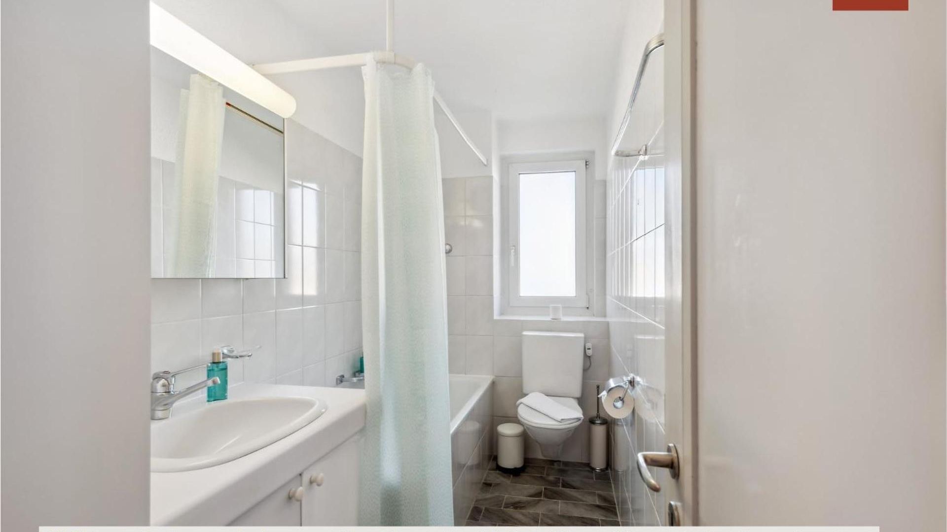 Comfortable In Oerlikon 20 Minutes Away From Airport Apartment