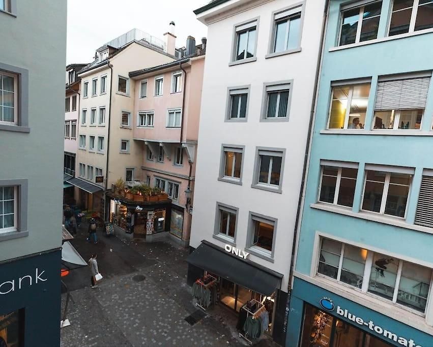 5-mins Walk To Main Station - Center Apartment