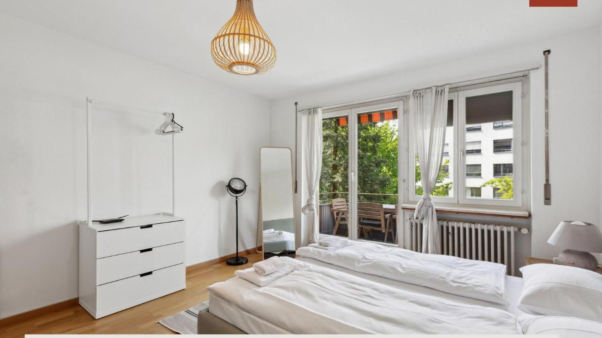 Apartment 15-min To Center: Cozy *