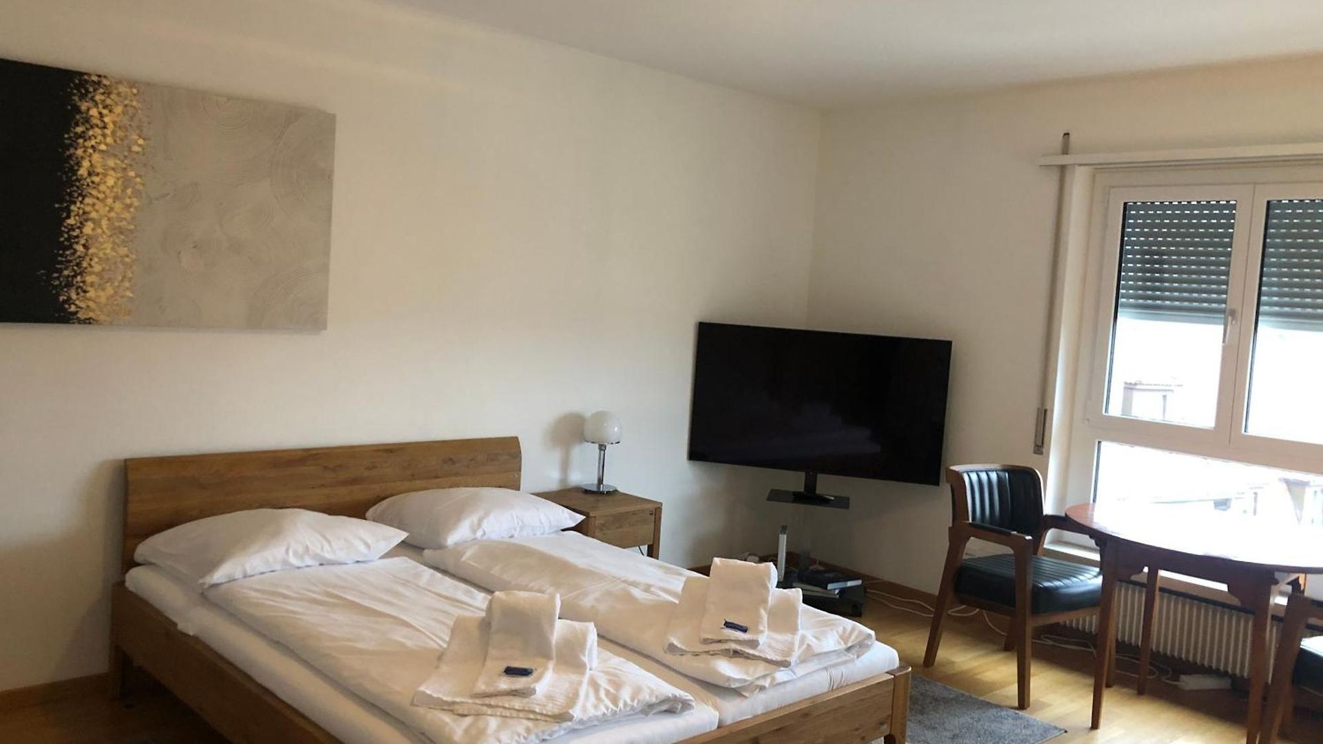 Cozy, Sunny, Center 1 Bedroom Flat *