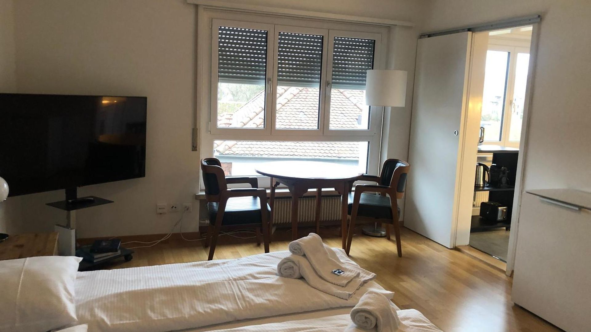 Cozy, Sunny, Center 1 Bedroom Flat Apartment