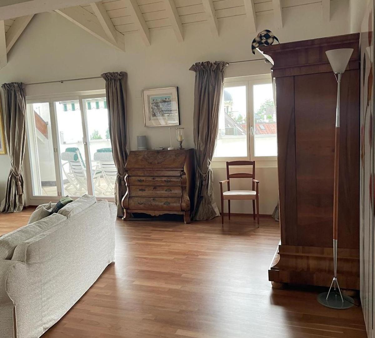 Spacious And Stylish In Apartment *