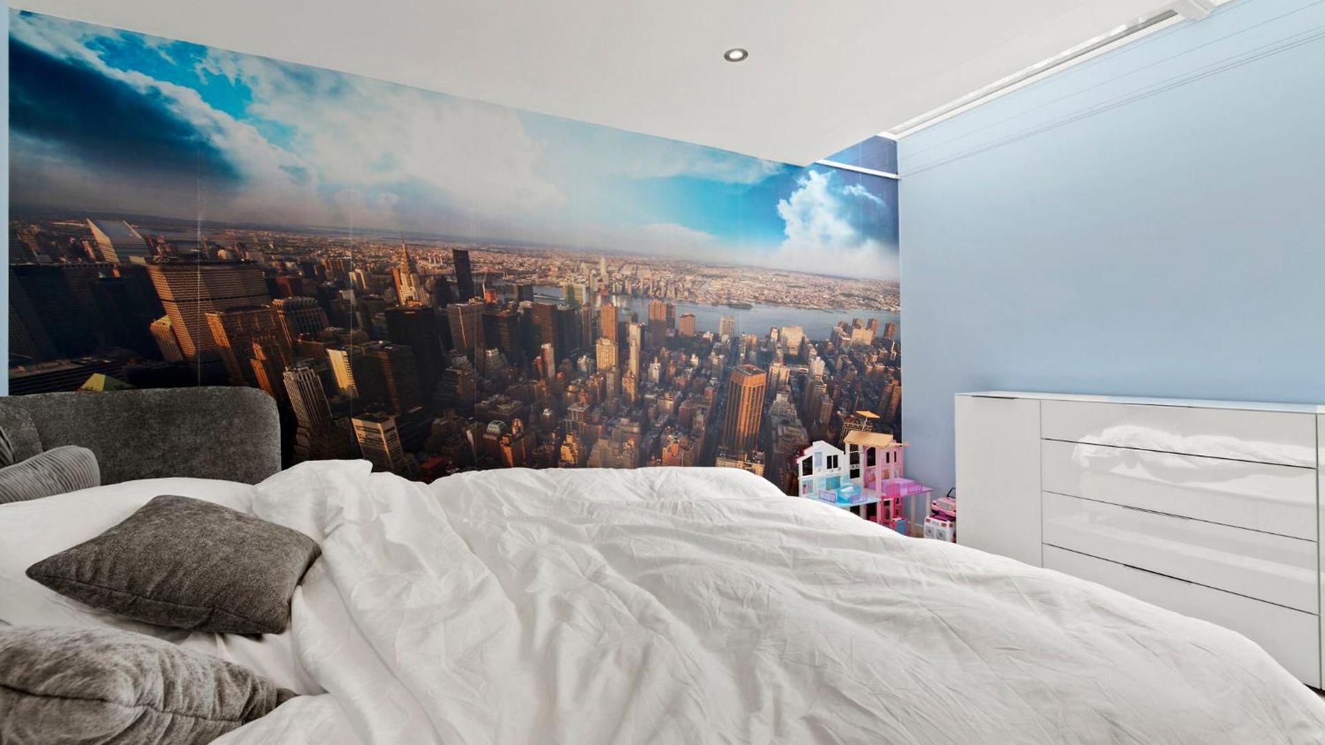 Exclusive Spacious Apt. With Garden In *