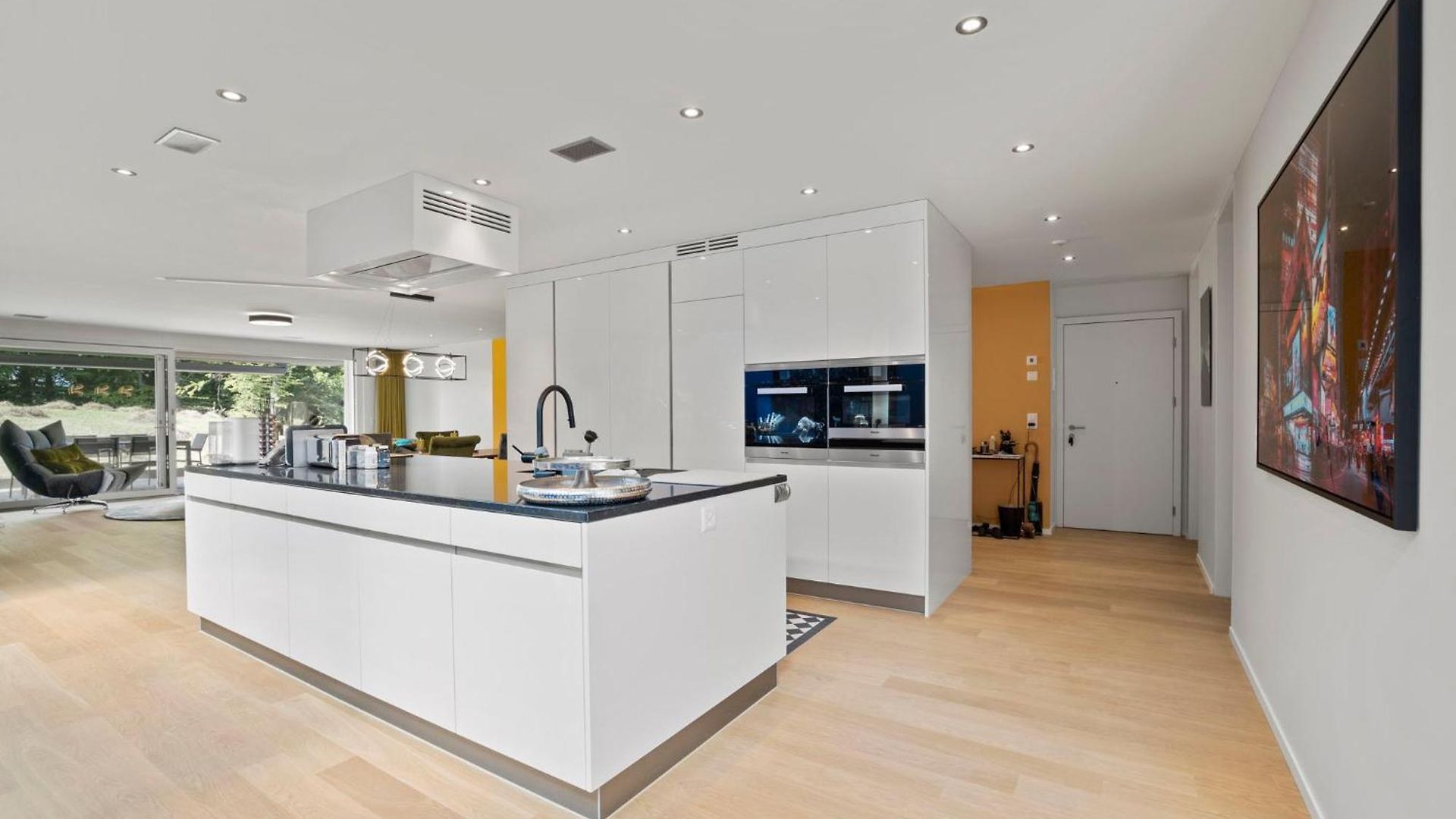 Exclusive Spacious Apt. With Garden In Apartment