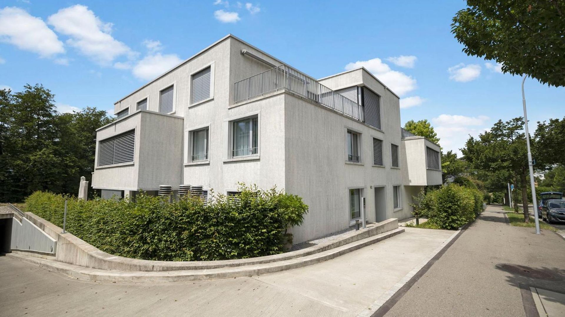 Exclusive Spacious Apt. With Garden In Zurich