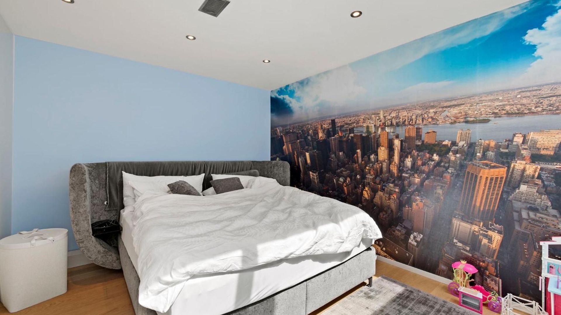 Exclusive Spacious Apt. With Garden In Apartment