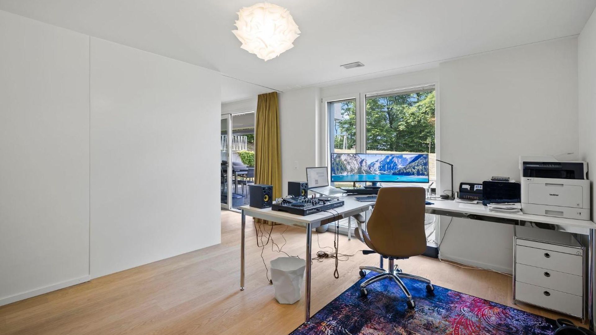 Exclusive Spacious Apt. With Garden In Zurich