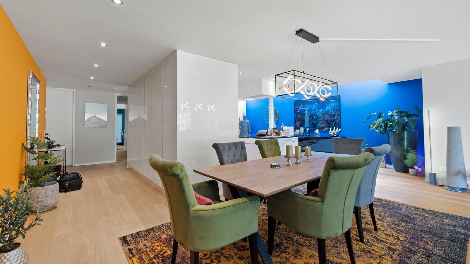 Apartment Exclusive Spacious Apt. With Garden In *