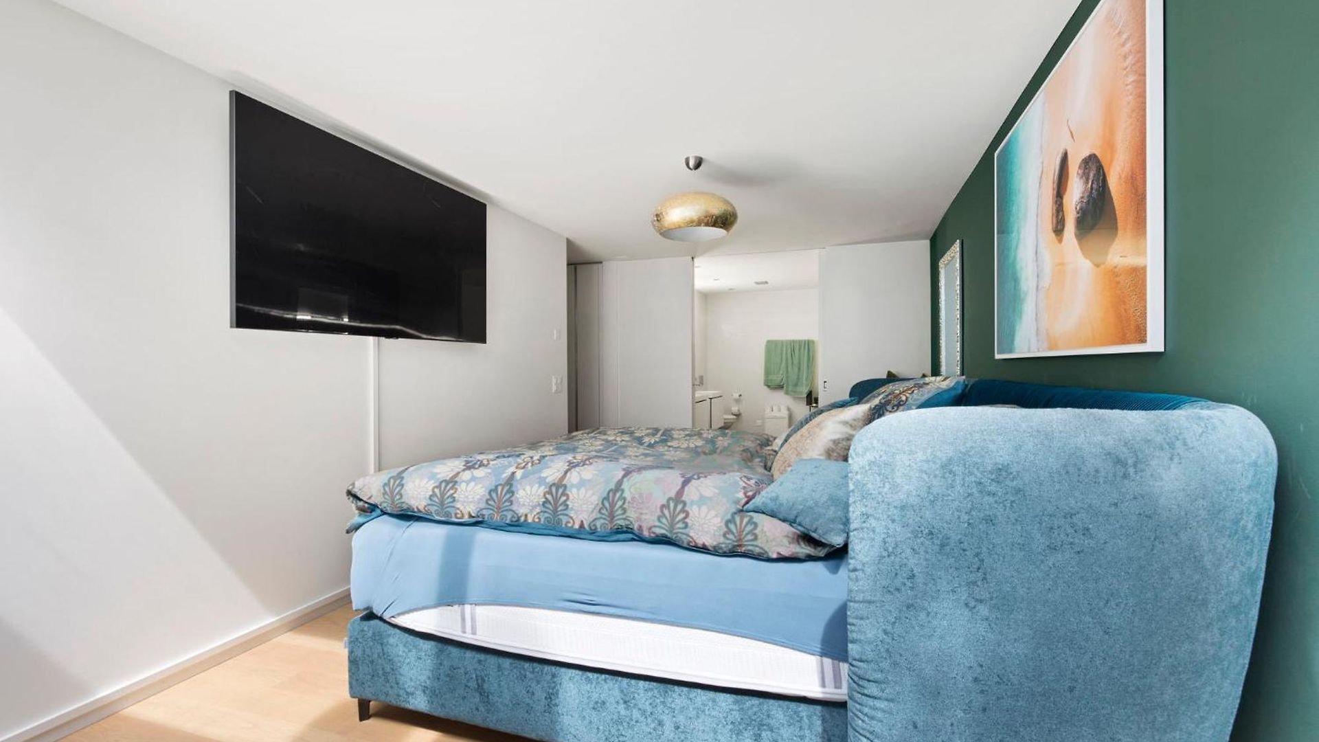 Exclusive Spacious Apt. With Garden In * Zurich