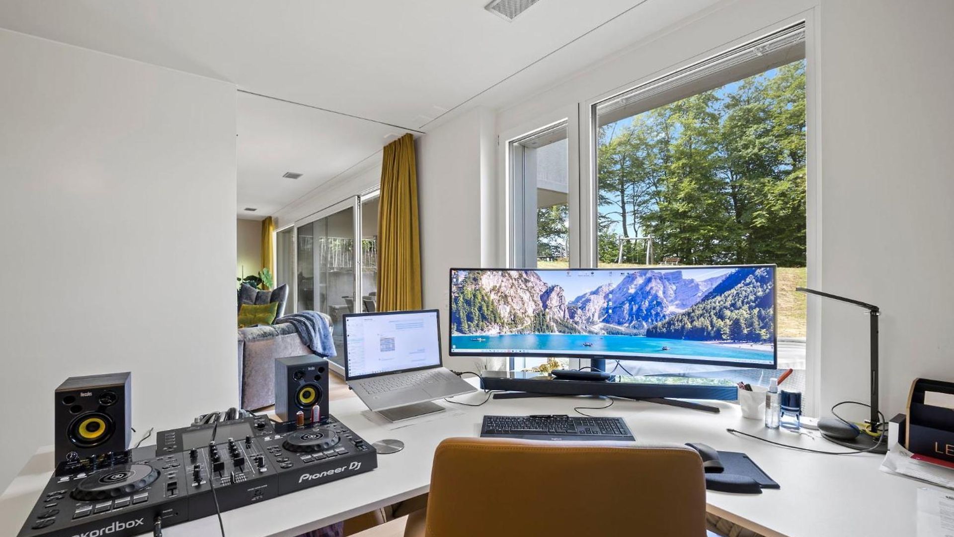 Exclusive Spacious Apt. With Garden In *