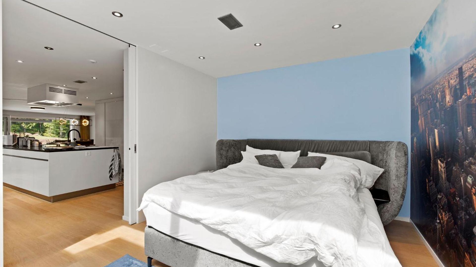 Exclusive Spacious Apt. With Garden In * Zurich
