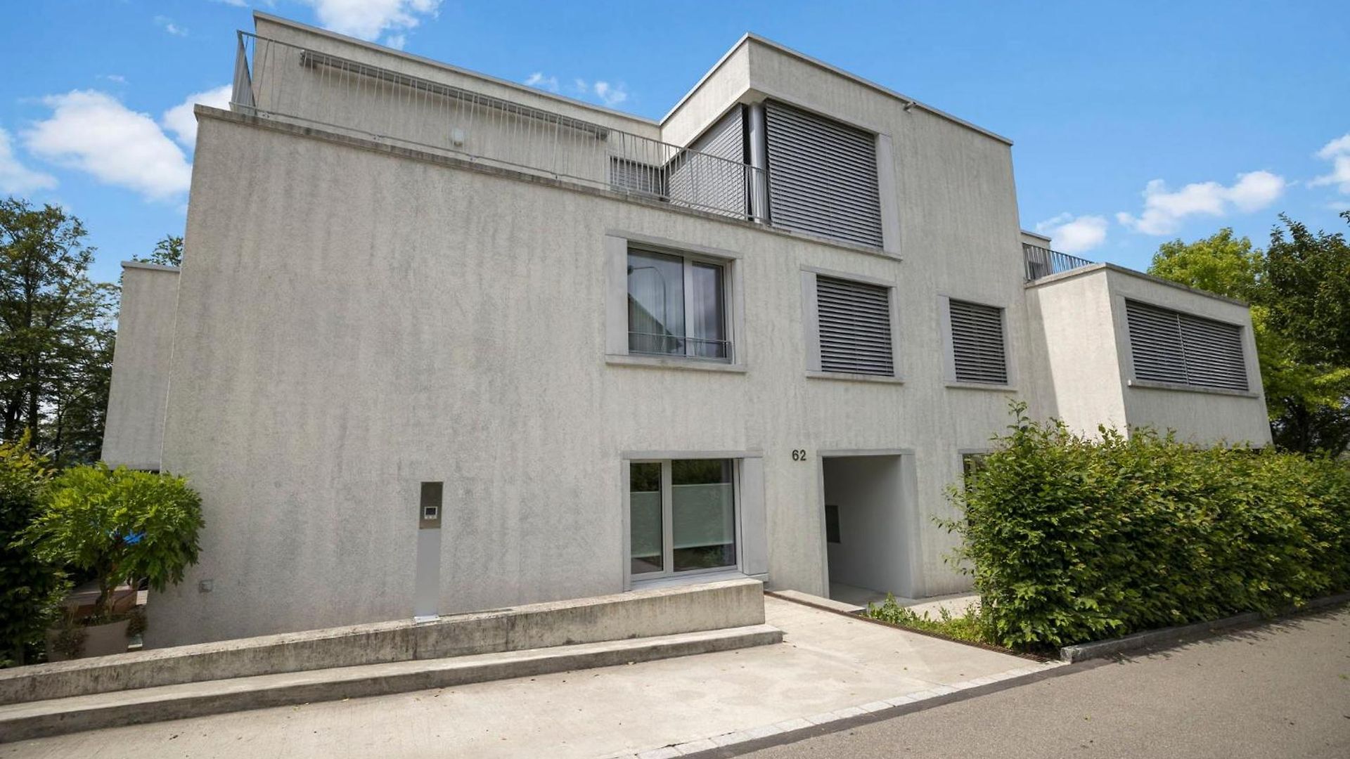 Exclusive Spacious Apt. With Garden In Zurich