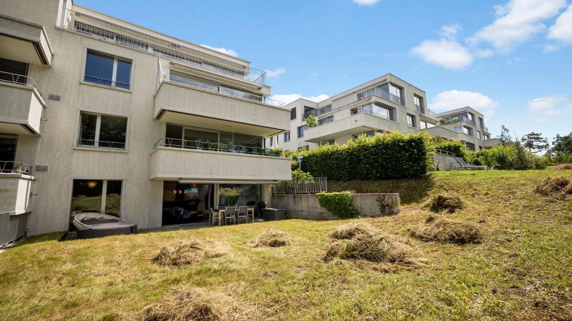 Exclusive Spacious Apt. With Garden In