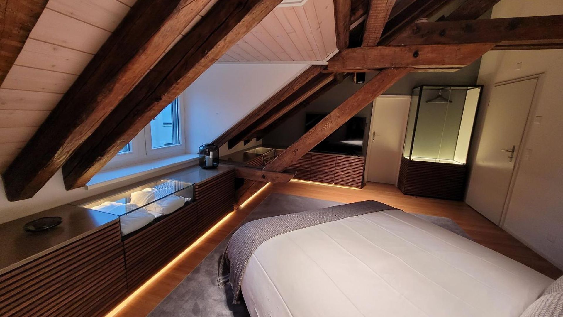 Le Bijou Lintheschergasse / Hb *