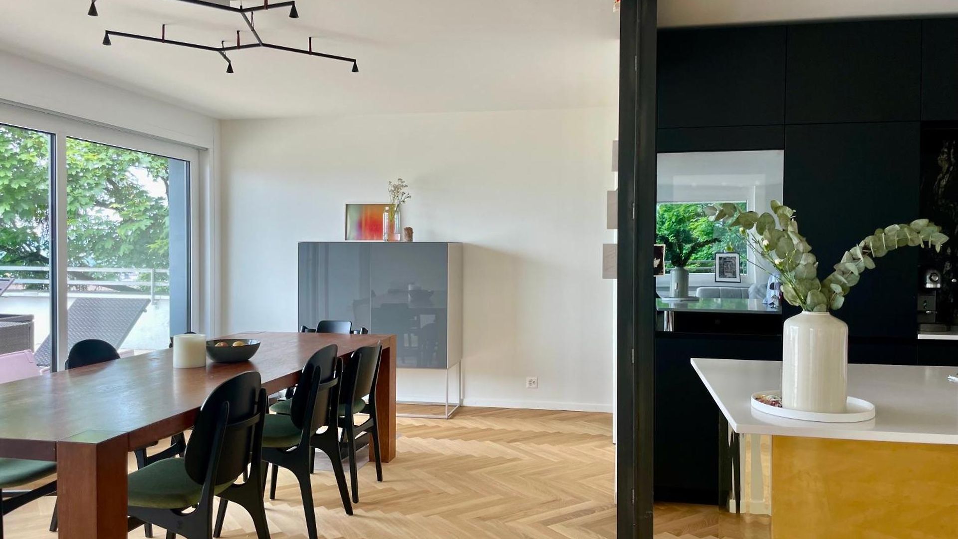 Luxury, Quiet Flat Overlooking Apartment