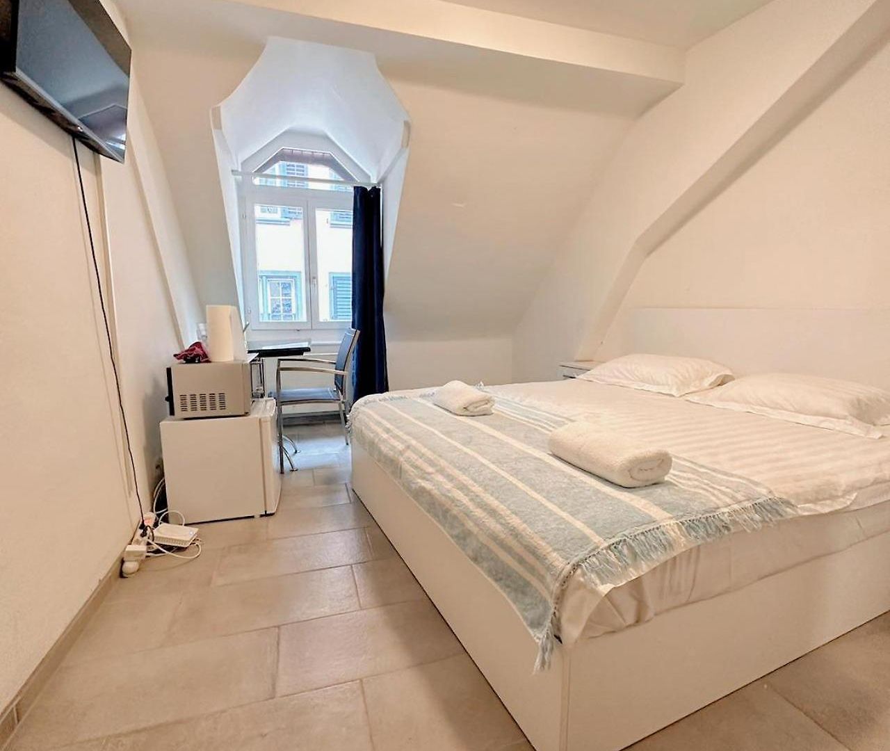 Center En-suite Budget Self Check In, Eth Hb