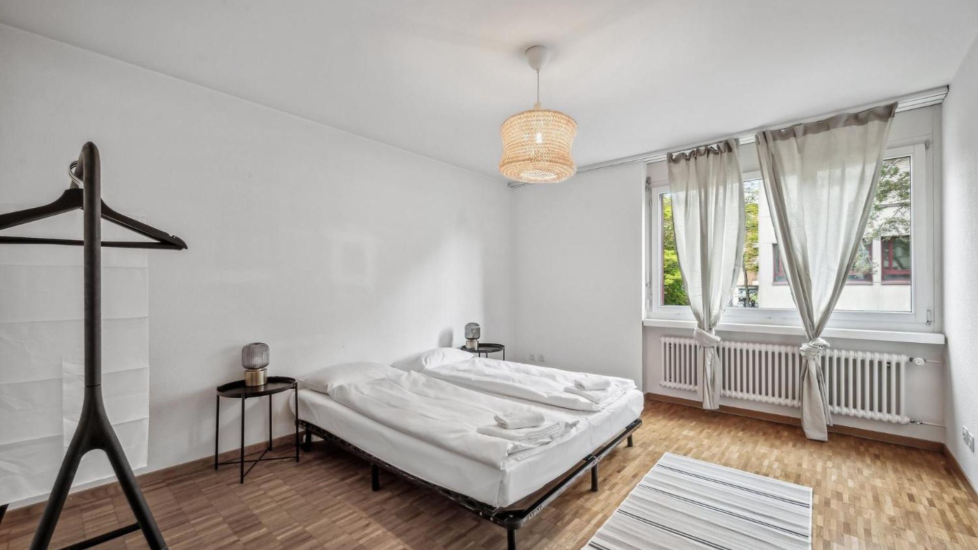 Chic 3-bedroom Near Center Apartment Zürich