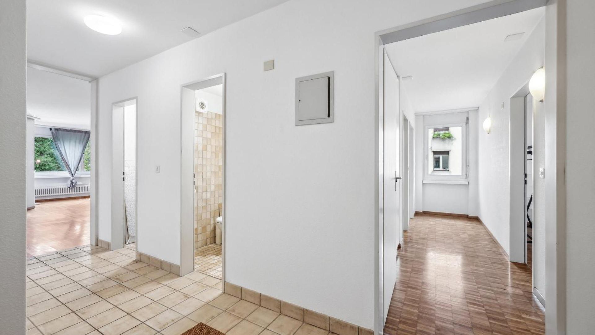 Chic 3-bedroom Near Center